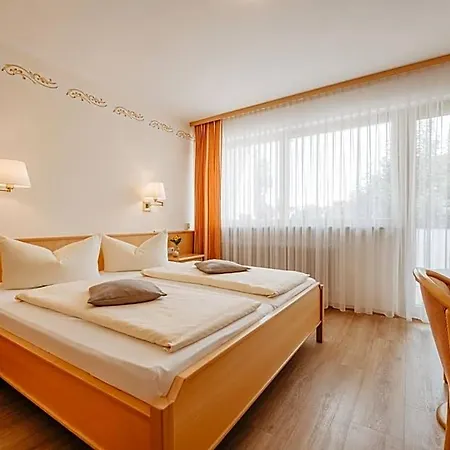 Maximilian 3*